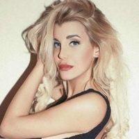 "Juguetona": Charlotte Caniggia se animó a compartir un video privado en su cuarto y a enseñar ¡ESO!