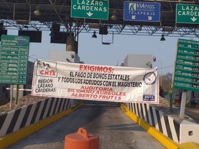 CNTE Michoacán libera casetas; exige abrogación total de la reforma educativa