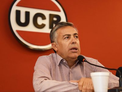Alfredo Cornejo acusó al Gobierno de "levantar las restricciones" por la campaña electoral