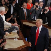 Trump se cuelga del T-MEC y la inmigración indocumentada para buscar reelección