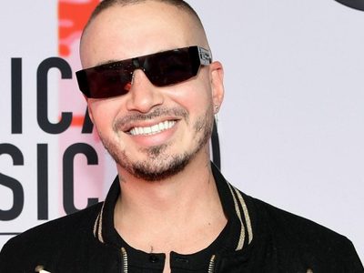 ¡Está muy mal! J Balvin reaparece y luce terrible, sus fans temen lo peor ¿Qué le pasó?