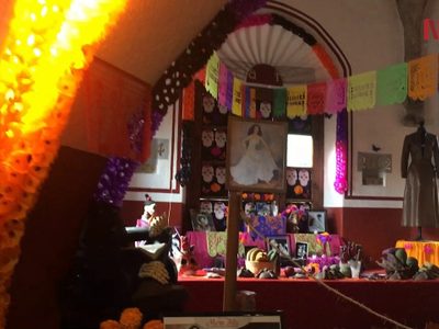 Casa del "Indio" Fernández abre las puertas de su múltiple ofrenda de muertos
