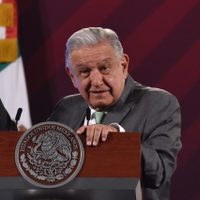 AMLO pide a funcionarios concluir sus tareas antes de buscar alguna candidatura