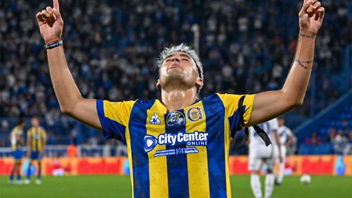 Alejo Véliz le dedica el gol a Russo. Un partido especial porque Miguelo dirigió a ambos clubes.