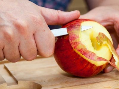 Nunca más tires las cáscaras de manzana: así las podés usar en tu casa y ahorrar mucho dinero