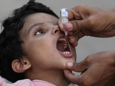Pakistán considera enviar a la cárcel a padres que no lleven a sus hijos a vacunarse