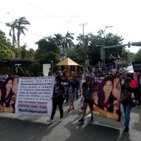 Marchan en Acapulco por asesinato de profesora