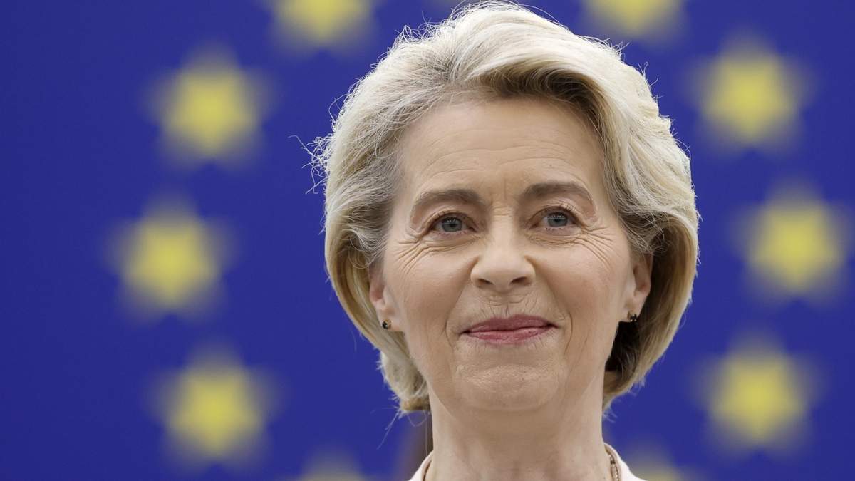La presidenta de la Comisión Europea, Ursula von der Leyen, se dirige al pleno del Parlamento Europeo en Estrasburgo, en el este de Francia