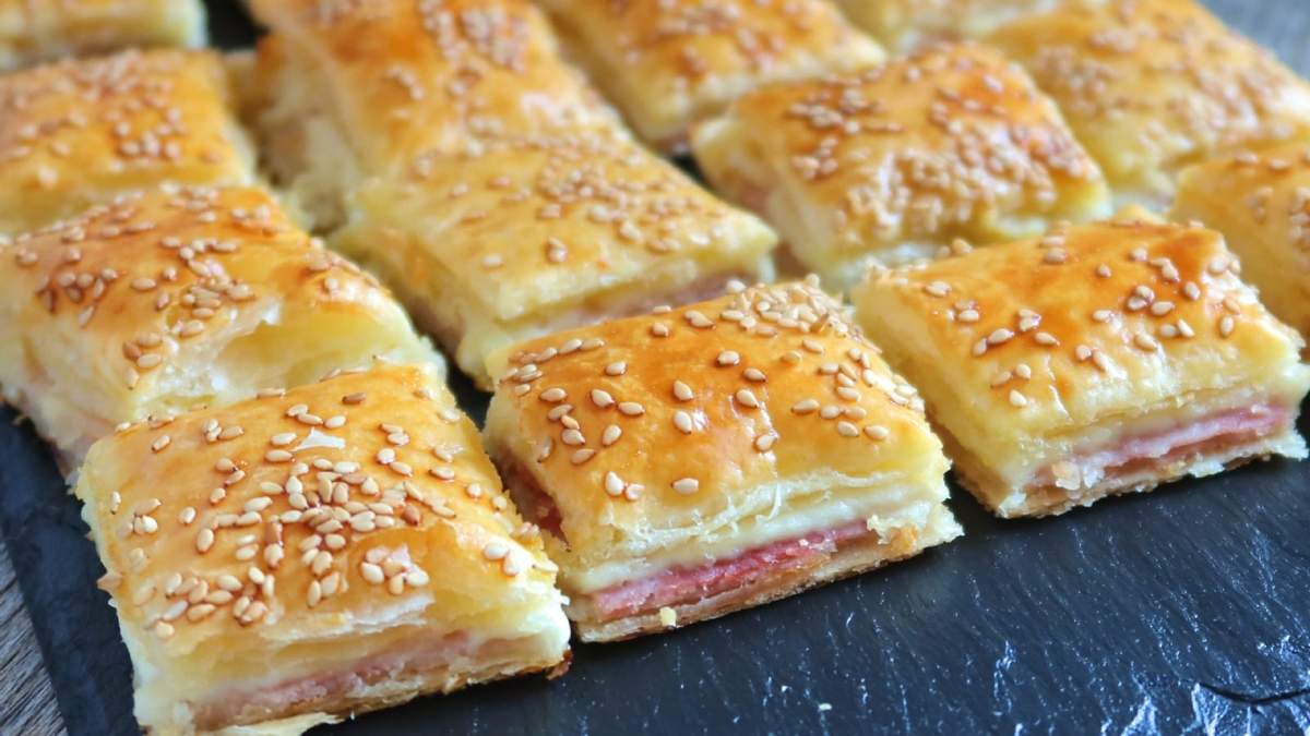 Cuadraditos de jamón y queso. Fuente: (X)