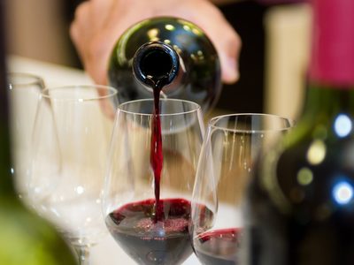 Llevan vino a domicilio para celebrar día del Malbec