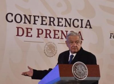 Opositores al gobierno quieren como rehenes a familiares de desaparecidos de Ayotzinapa: AMLO