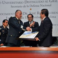 Cienfuegos: de 'Maestro universitario distinguido” por la Ucol a reo en EU