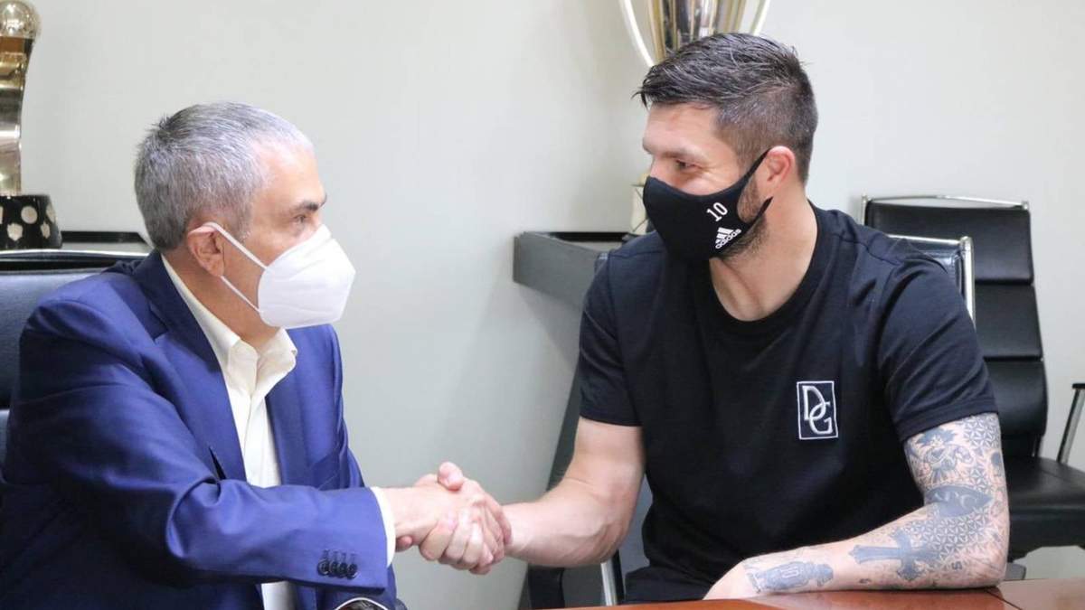 El futbolista francés tras la firma del contrato