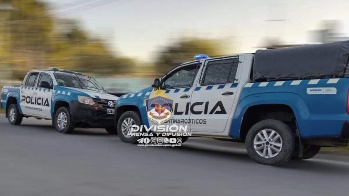 Móviles de la división Antinarcóticos de la Policía. Fuente (Policía de Neuquén)