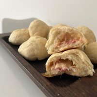 Sin prender el horno y en 10 minutos, hacé estos pancitos rellenos para comer calentitos con unos ricos mates