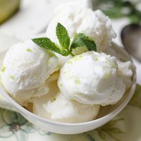 Sin máquina y fácil de hacer: receta de un refrescante helado de limón para el verano