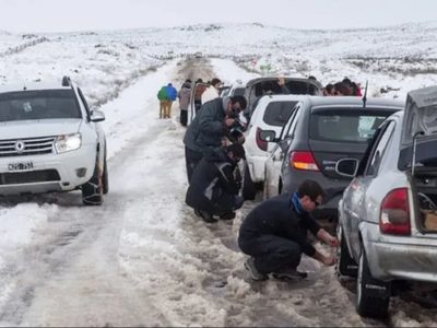 La policía de Neuquén aseguró que los automovilistas no respetan el uso de cadenas para nieve