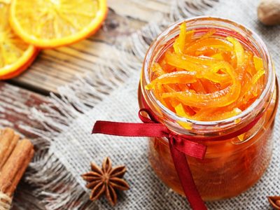 No tirés las cáscaras de naranja: convertilas en un dulce snack con esta receta fácil