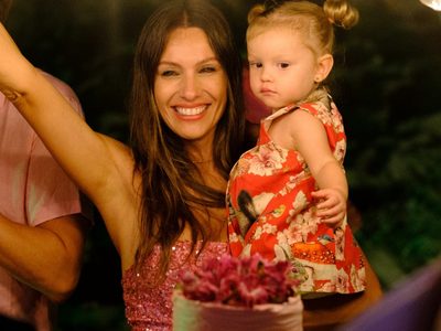 Personalidad sin resignar comodidad: Pampita deslumbró con elegancia desenfadada en el cumple de Ana