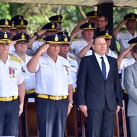 La oposición se defiende y critica las reincorporaciones de policías de Kicillof