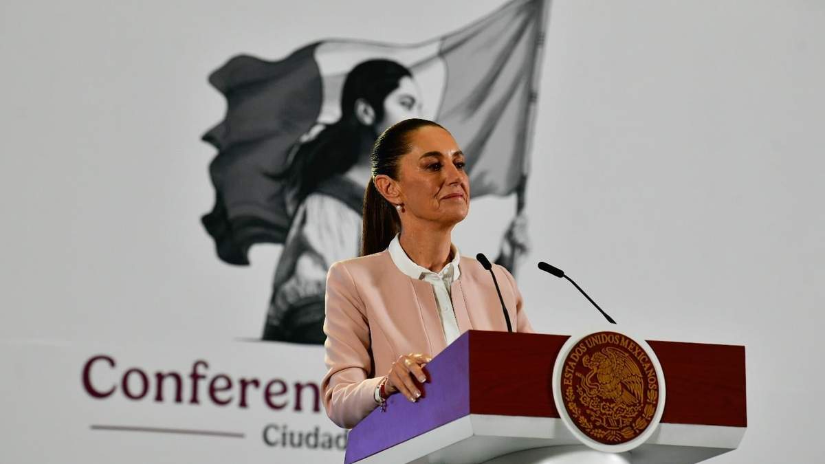 La presidenta durante la "mañanera del pueblo"