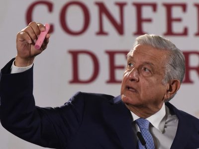 AMLO firma decreto para prohibir venta de vapeadores