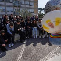 Vaticano anuncia oraciones vespertinas diarias por salud del Papa Francisco en la Plaza de San Pedro