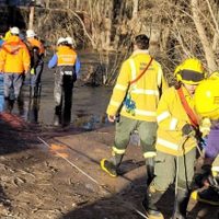 Familias de la Isla El Porvenir continúan aislados por la crecida del Río Neuquén