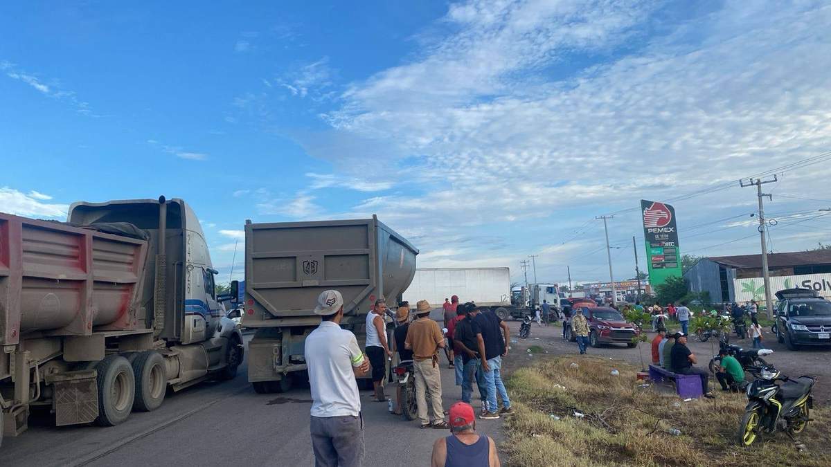 Bloque en la carretera federal México 200