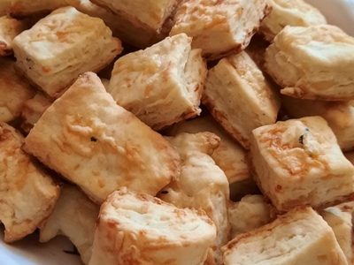 Bizcochos de mostaza y queso: el snack irresistible que podés hacer en casa