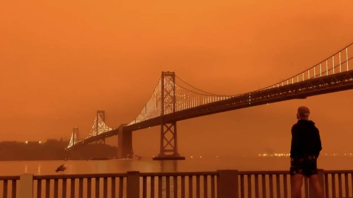 El humo de los incendios forestales tiñó el cielo de San Francisco. Fuente: (Twitter)
