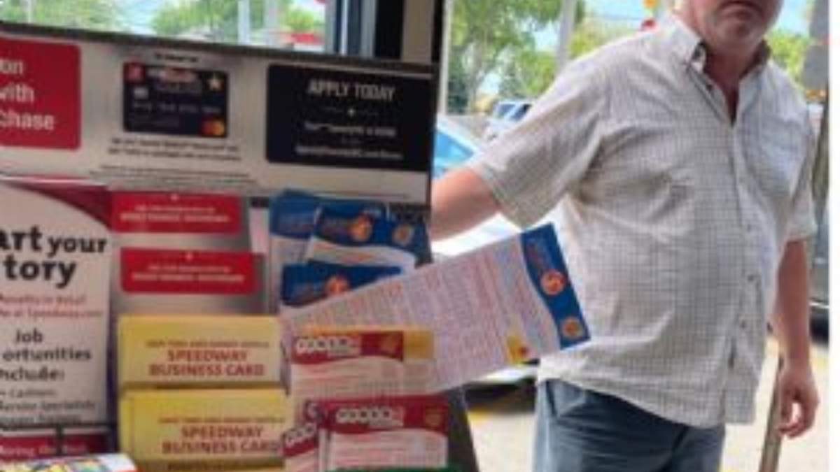 La tienda de la gasolinera Speedway en Des Plaines, Illinois, donde se vendió un boleto de la lotería Mega Millions ganador de mil 337 millones de dólares
