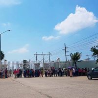Bloquean refinería y vías en Oaxaca en reclamo de pagos y entrega de maquinaria