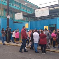 Alumno de secundaria apuñala a un compañero en el salón de clases en Iztapalapa