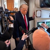 Donald Trump respalda a dueños de equipos en Grandes Ligas para fijar tope salarial