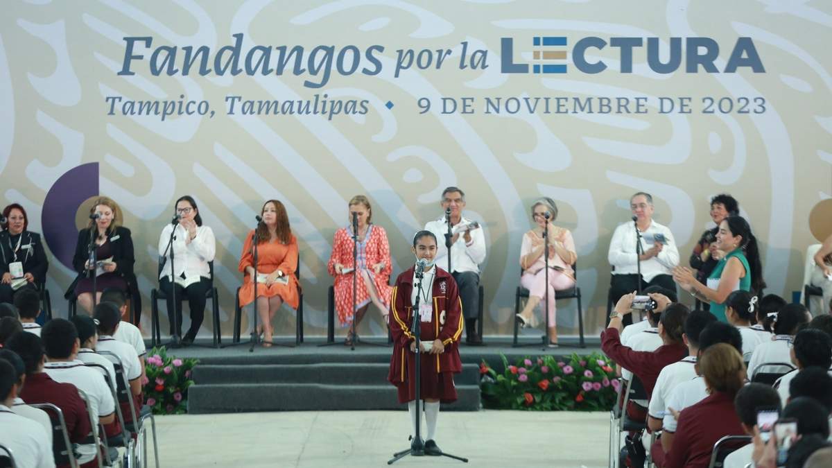 Leer para fortalecer la transformación, pide Américo a estudiantes
