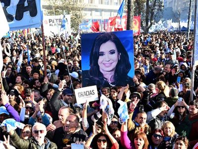 El Gobierno Nacional chicaneó la movilización a favor de Cristina Kirchner y aseguró que solo fue "una cancha de Huracán"