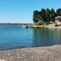 Lago Pellegrini: naturaleza y descanso a pocos kilómetros de la ciudad