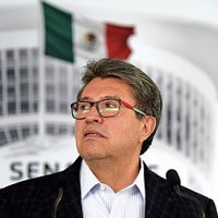 Banxico "no tiene ni idea" del ingreso de dólares en efectivo: Monreal