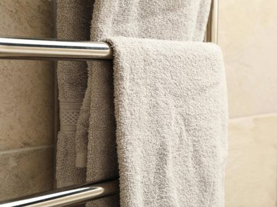 Con esta idea genial y pocos elementos, creá este toallero nórdico para tu baño, mejor que el de las revistas