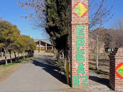 Estudiantes de la EPEA 2 que viven en Neuquén tienen otra vez el boleto estudiantil gratuito