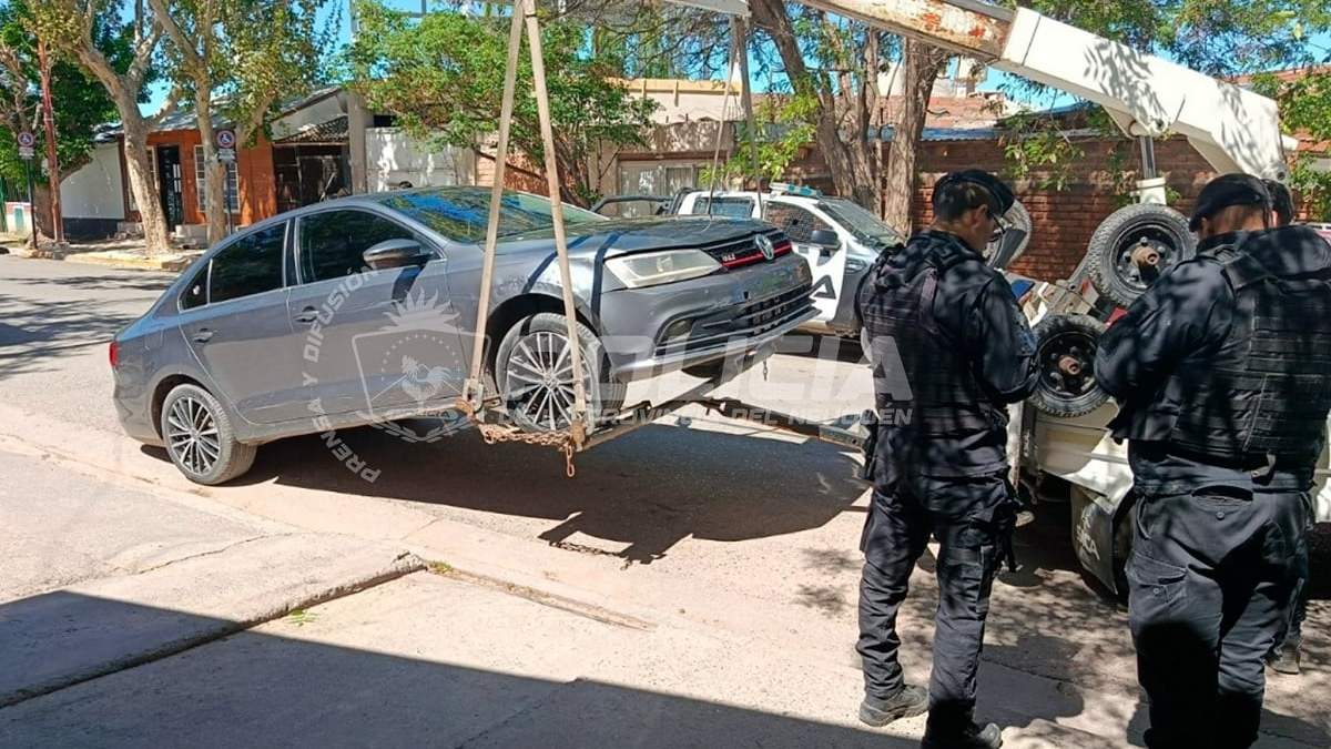 El flamante VW Vento fue secuestrado por la Policía tras una persecución. Fuente (Policía de Neuquén)