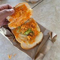 Estudiante se queja de un sándwich, y la universidad lo suspende y lo envía al psicólogo