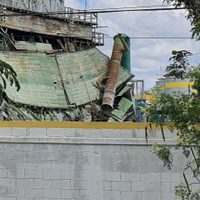 Colapsa torre de enfriamiento de la CFE en Mérida (Video)