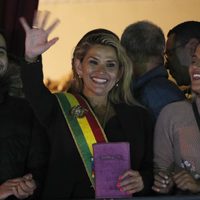 Fiscalía de Bolivia ordena detener a la expresidenta Jeanine Áñez por terrorismo