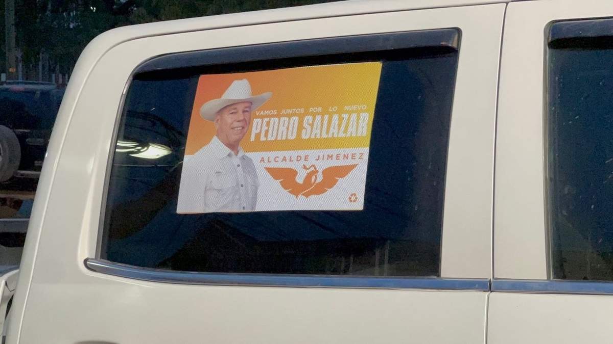 Camioneta del candidato emecista