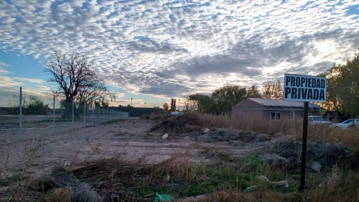 Denuncian que los vecinos ingresan a terrenos privados y perjudican el ambiente. Fuente: (Twitter)