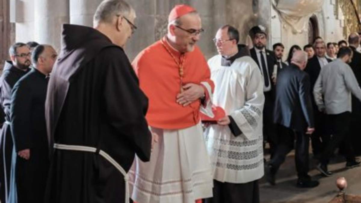 El patriarca latino de Jerusalén, el cardenal Pierbattista Pizzaballa, oficia una misa en la iglesia del Santo Sepulcro