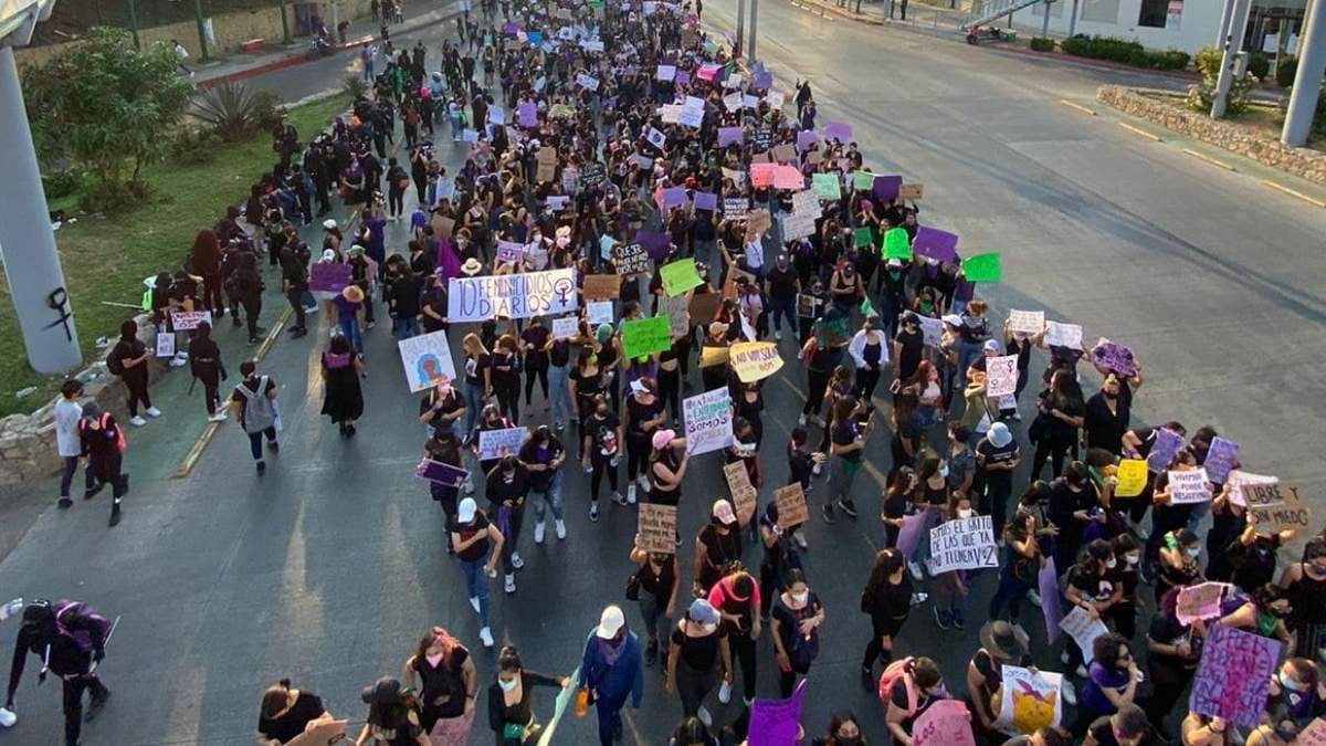 La "marea violeta" en calles del país