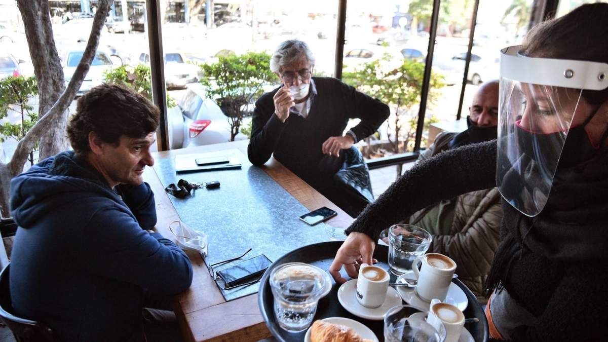 Bar abierto con protocolo de seguridad. Fuente: (Instagram).